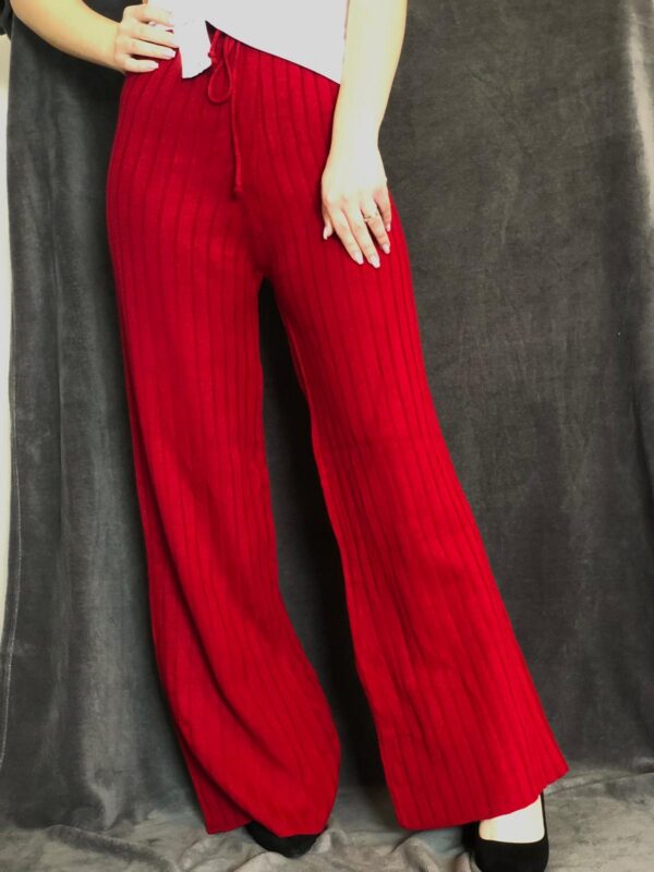 Pantaloni din tricot evazati Hi24